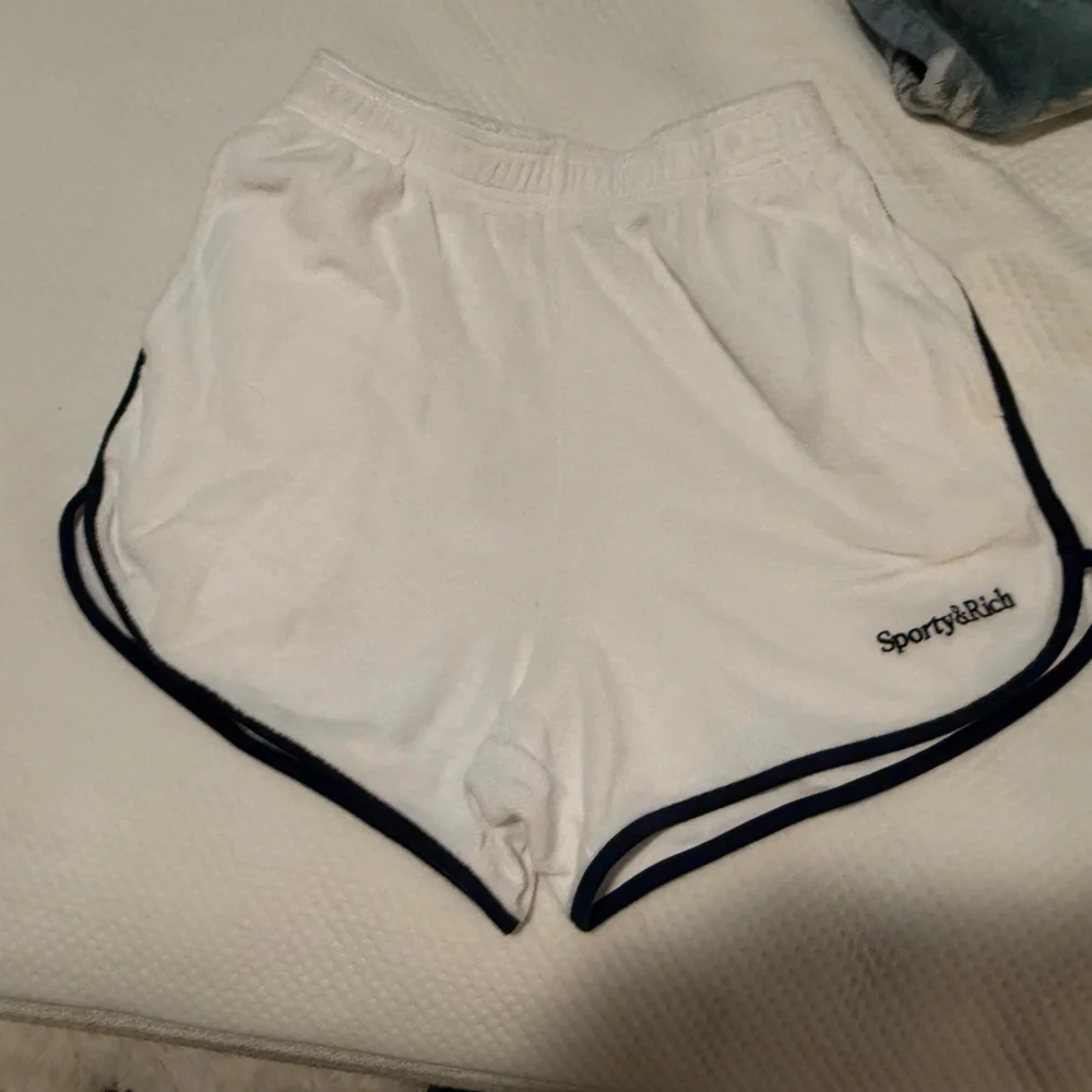 Sporty & Rich Serif Logo Terry Short - Picture 2 of 6